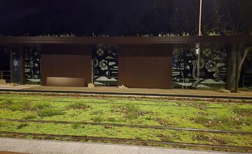 FOTO: Prvý hotový prístrešok na petržalskej trati