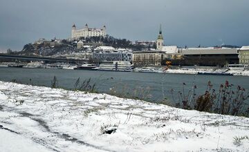 FOTO: Na Bratislavu spadol tohtoročný prvý sneh