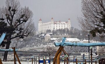 FOTO: Na Bratislavu spadol tohtoročný prvý sneh