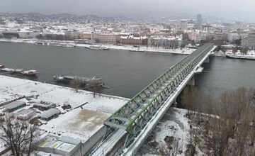 FOTO: Na Bratislavu spadol tohtoročný prvý sneh