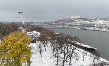 FOTO: Na Bratislavu spadol tohtoročný prvý sneh