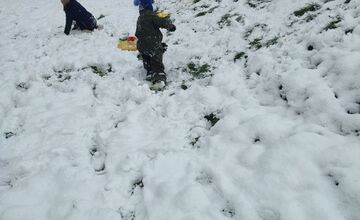 FOTO: V Petržalke sa tešia prvej snehovej nádielke