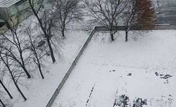 FOTO: V Petržalke sa tešia prvej snehovej nádielke