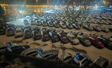 FOTO: V Petržalke sa tešia prvej snehovej nádielke