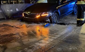 FOTO: Nočná nehoda v Kittsee, pre ktorú bolo počuť sirény v Petržalke