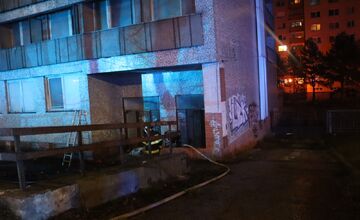 FOTO: Požiar bývalej policajnej ubytovni v Dúbravke