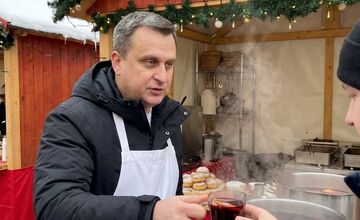 FOTO: Čo by predávali slovenskí politici na vianočných trhoch?