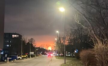 FOTO: Ružinovčania vo veľkom fotili žiaru v Slovnafte