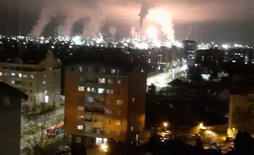 FOTO: Ružinovčania vo veľkom fotili žiaru v Slovnafte