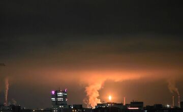 FOTO: Ružinovčania vo veľkom fotili žiaru v Slovnafte