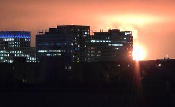 FOTO: Ružinovčania vo veľkom fotili žiaru v Slovnafte