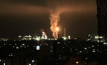 FOTO: Ružinovčania vo veľkom fotili žiaru v Slovnafte