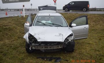 FOTO: Zábery z dopravnej nehody, pri ktorej skončil hokejista v nemocnici