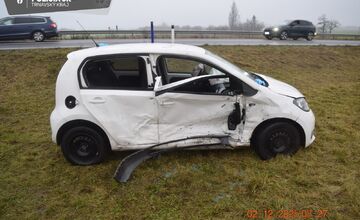 FOTO: Zábery z dopravnej nehody, pri ktorej skončil hokejista v nemocnici