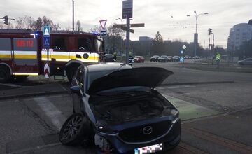 FOTO: Ranná nehoda na križovatke Ružinovská – Tomášikova