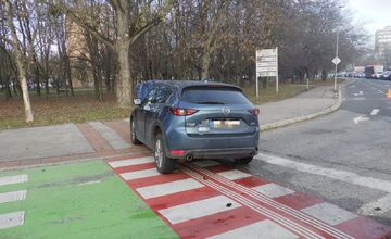 FOTO: Ranná nehoda na križovatke Ružinovská – Tomášikova