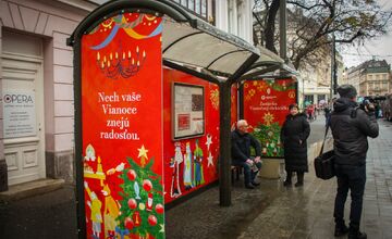 FOTO: Vianočná električka v Bratislave 2025