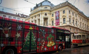 FOTO: Vianočná električka v Bratislave 2025