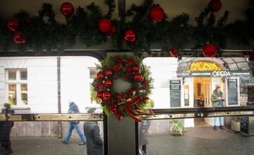 FOTO: Vianočná električka v Bratislave 2025