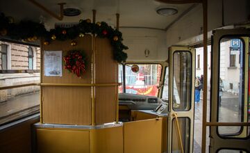 FOTO: Vianočná električka v Bratislave 2025