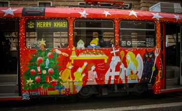 FOTO: Vianočná električka v Bratislave 2025