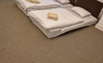 FOTO: Šimkovičová podľa Holečkovej kupuje posteľ za 10-tisíc, izba stojí 66-tisíc