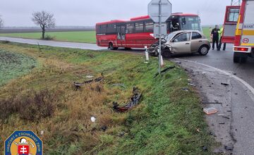 FOTO: Nehoda dvoch autobusov v Bratislavskom kraji