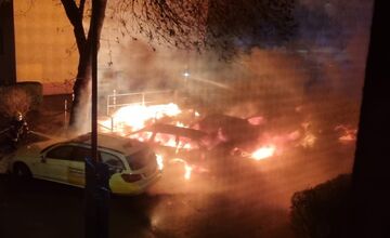 FOTO: V Ružinove zhorelo niekoľko áut