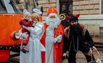 FOTO: Bratislava získala pódiové umiestnenia v súťaží o najkrajšiu vianočnú električku a trolejbus