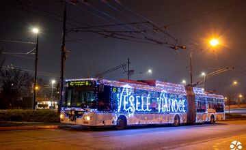 FOTO: Bratislava získala pódiové umiestnenia v súťaží o najkrajšiu vianočnú električku a trolejbus