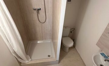 FOTO: Inzerát pobavil Bratislavčanov. Ide o kumbál či jednoizbový byt?