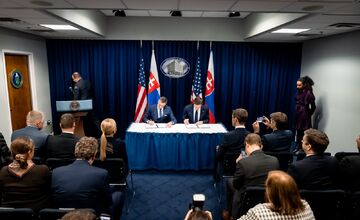 FOTO: Slovensko a USA podpísali dohodu o spolupráci v oblasti civilnej jadrovej energetiky