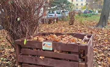 FOTO: Ružinov na jeseň postavil ohrádky pre ježkov