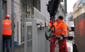 FOTO: Plot na Satinského ulici odstránili