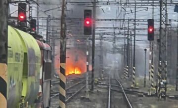 FOTO: Požiar medzi koľajnicami pri Dimitrovke