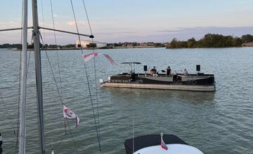 FOTO: Plávajúca reštaurácia v Čuňove Modrá Čajka