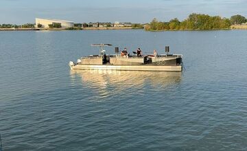 FOTO: Plávajúca reštaurácia v Čuňove Modrá Čajka