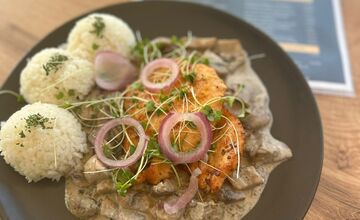 FOTO: Na Nože nenechali nitku suchú na pezinskej reštaurácii