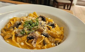 FOTO: Na Nože nenechali nitku suchú na pezinskej reštaurácii