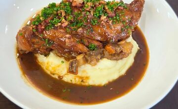 FOTO: Na Nože nenechali nitku suchú na pezinskej reštaurácii