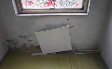 FOTO: Kultúrne stredisko v Rači je v katastrofálnom stave. Čaká ho veľkolepá modernizácia