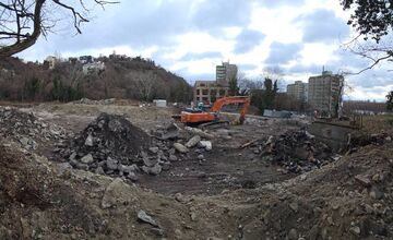 FOTO: Zbúrané kúpalisko na Žižkovej