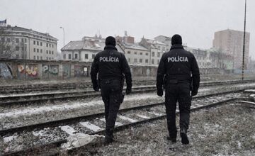 FOTO: Viac ako 700 skontrolovaných ľudí za jeden deň. Bratislavská polícia vypátrala 4 osoby