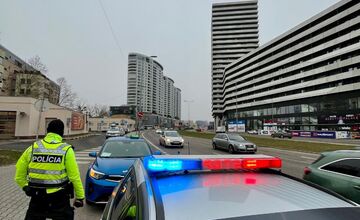 FOTO: Viac ako 700 skontrolovaných ľudí za jeden deň. Bratislavská polícia vypátrala 4 osoby