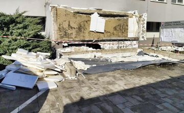 FOTO: Nešťastie v Komárne, pád strechy si vyžiadal jeden život