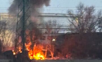 FOTO:  V Biskupiciach pri Kauflande horeli odpadky a príbytok ľudí bez domova