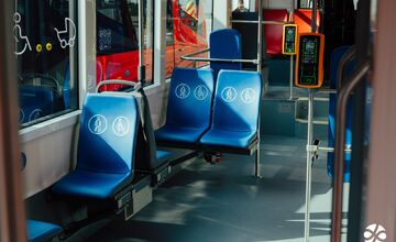 FOTO: Do ulíc Bratislavy vyrazili nové električky, jedna odvezie až 250 cestujúcich. Do leta ich bude 10