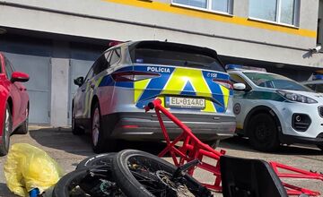 FOTO: Stand-up komikovi Bekimovi ukradli v Pezinku z podzemnej garáže trojkolku