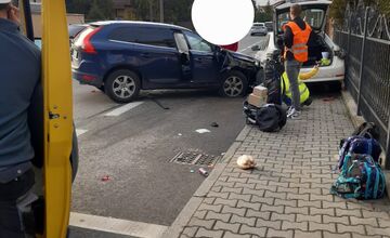 FOTO: Nehoda dvoch áut na Ráztočnej