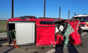 FOTO: Neďaleko Bratislavy musel pri nehode zasahovať vrtuľník. V centre a okolí sú opäť mnohé kolóny